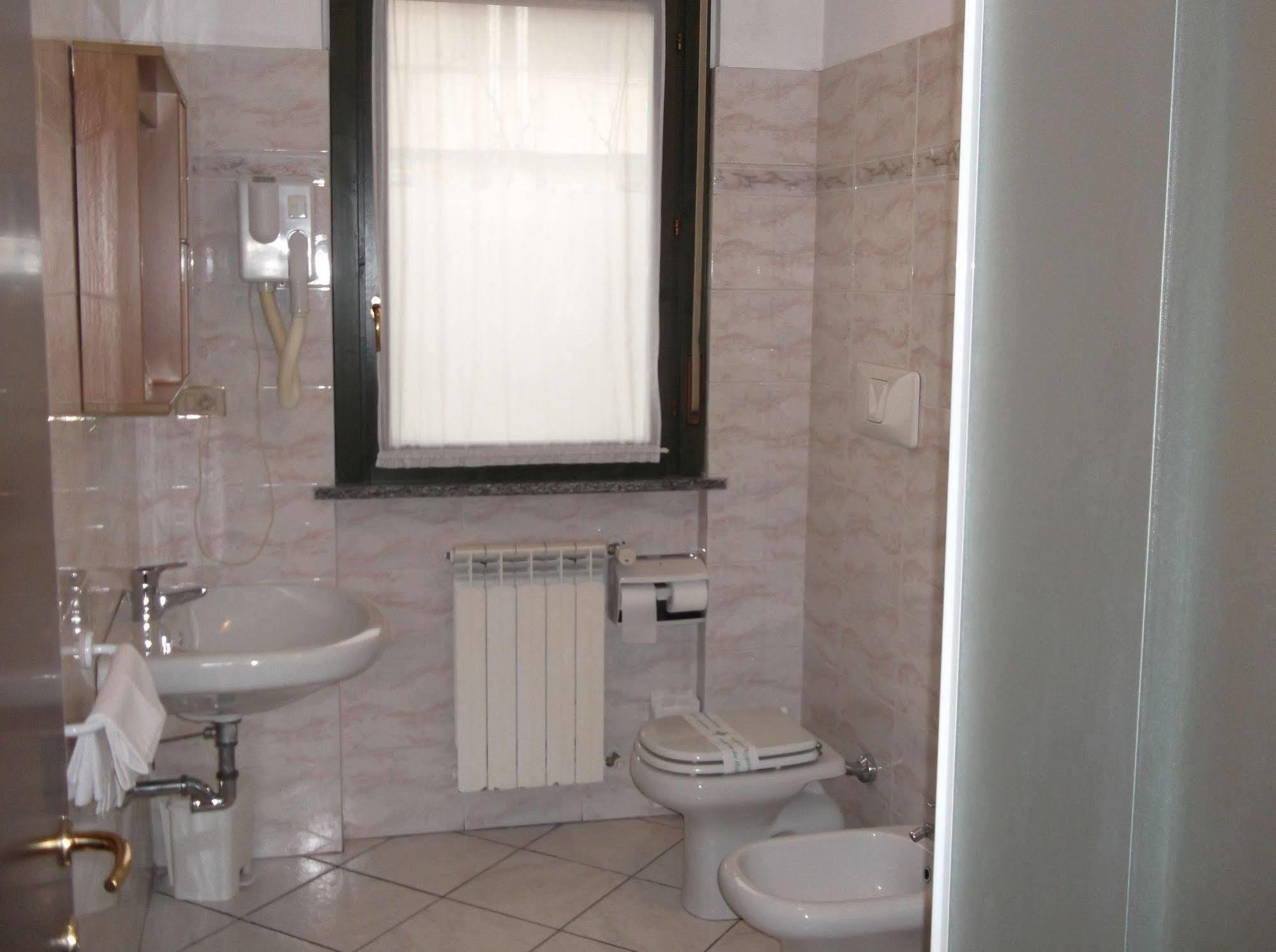 Hotel Residence La Fontana Mariano Comense Kültér fotó